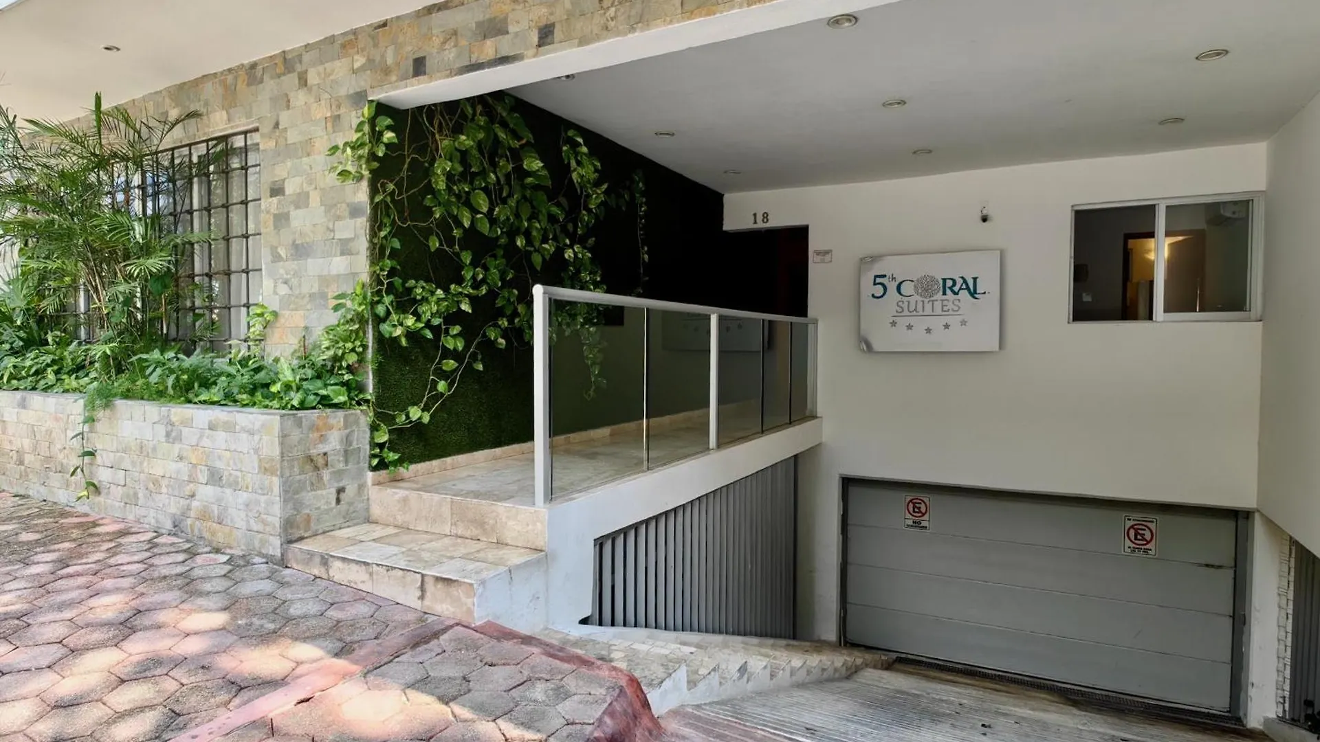 5Th Coral Suite By Bookking Guys Playa del Carmen Lägenhet